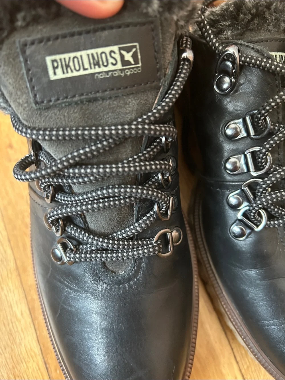 PIKOLINOS Black Leather Men's Oxford casual shoes with Fur Collar